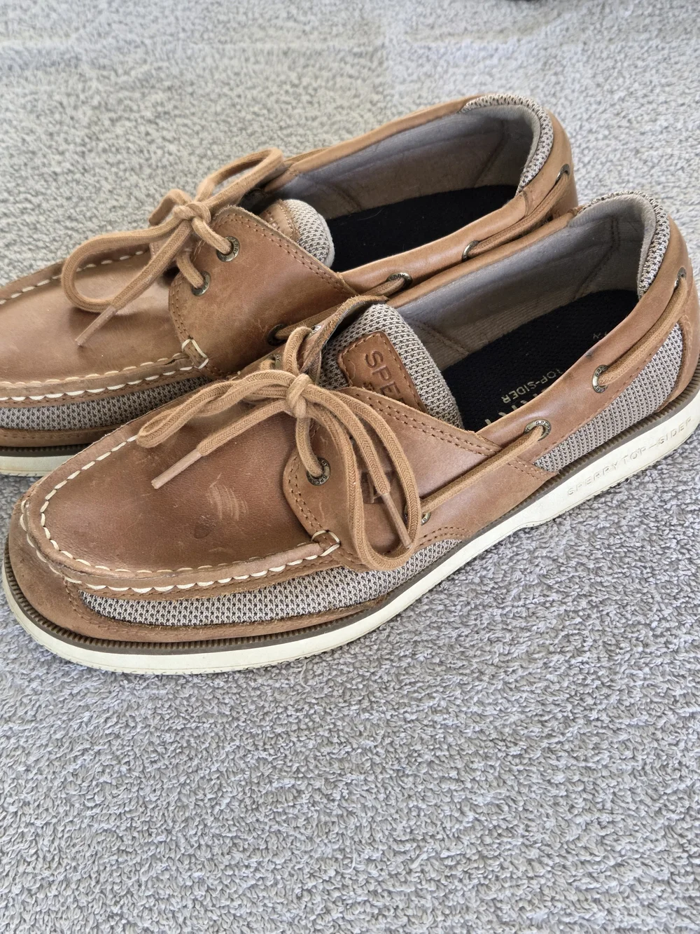 Sperry Men's Chestnut Leather Deck Shoes with Laces. Size 8.5